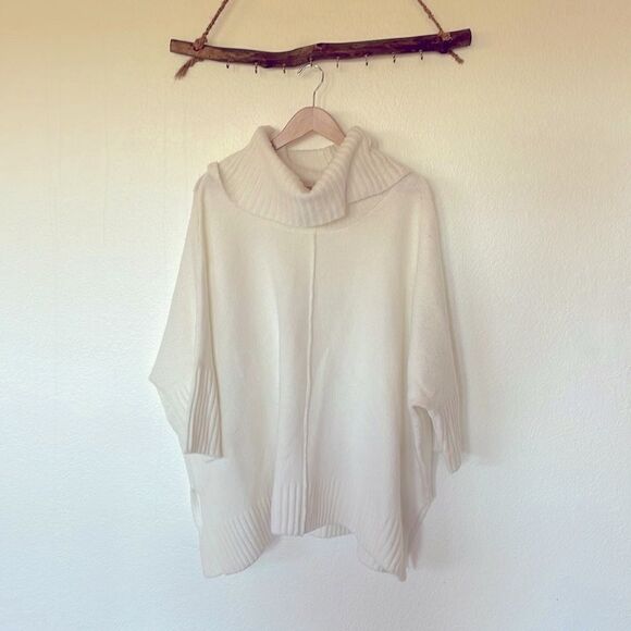 White turtleneck sweater - Picture 2 of 2